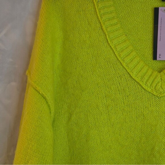 Wild Fable Women's V Neck Fuzzy Sweater Oversized Pullover Vibrant NWT Sz M - Picture 3 of 13